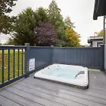 Field View With Hot Tub 펜션 요크