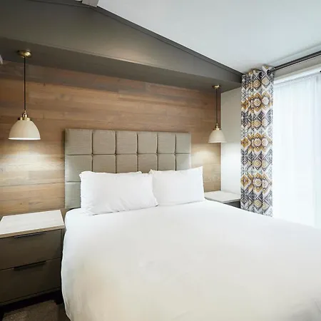 Holiday home Field View With Hot Tub *