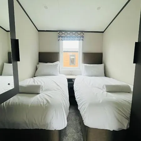 Field View With Hot Tub * York